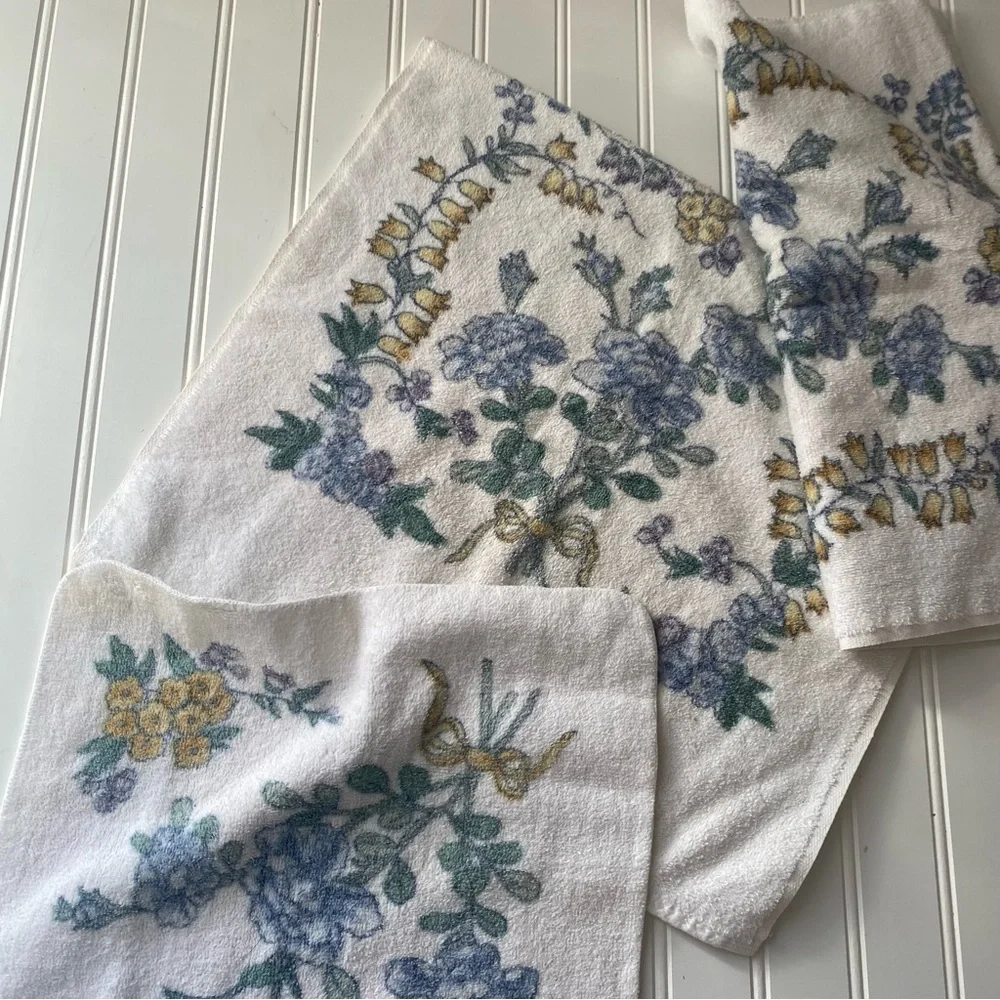 Vintage Springmaid Floral Embroidered Towels